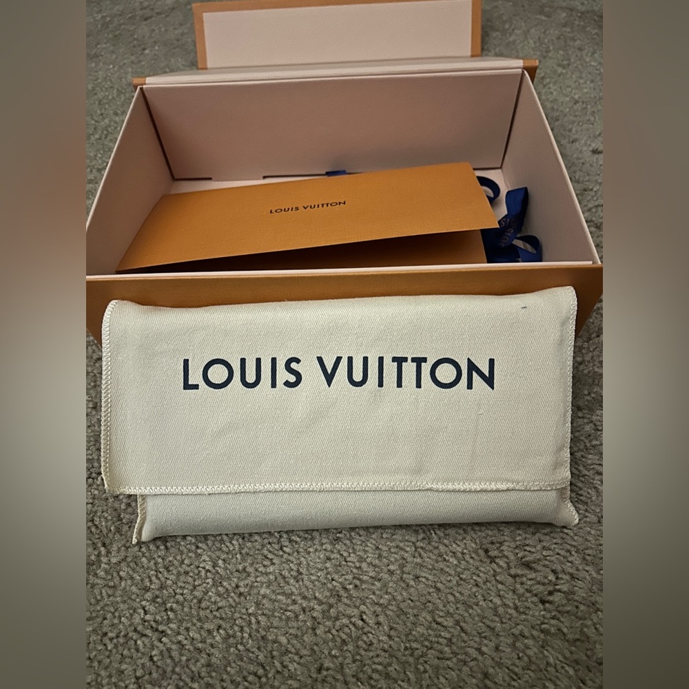 Louis Vuitton Monogram Brown and Gold Card Holder - Picture 7 of 13